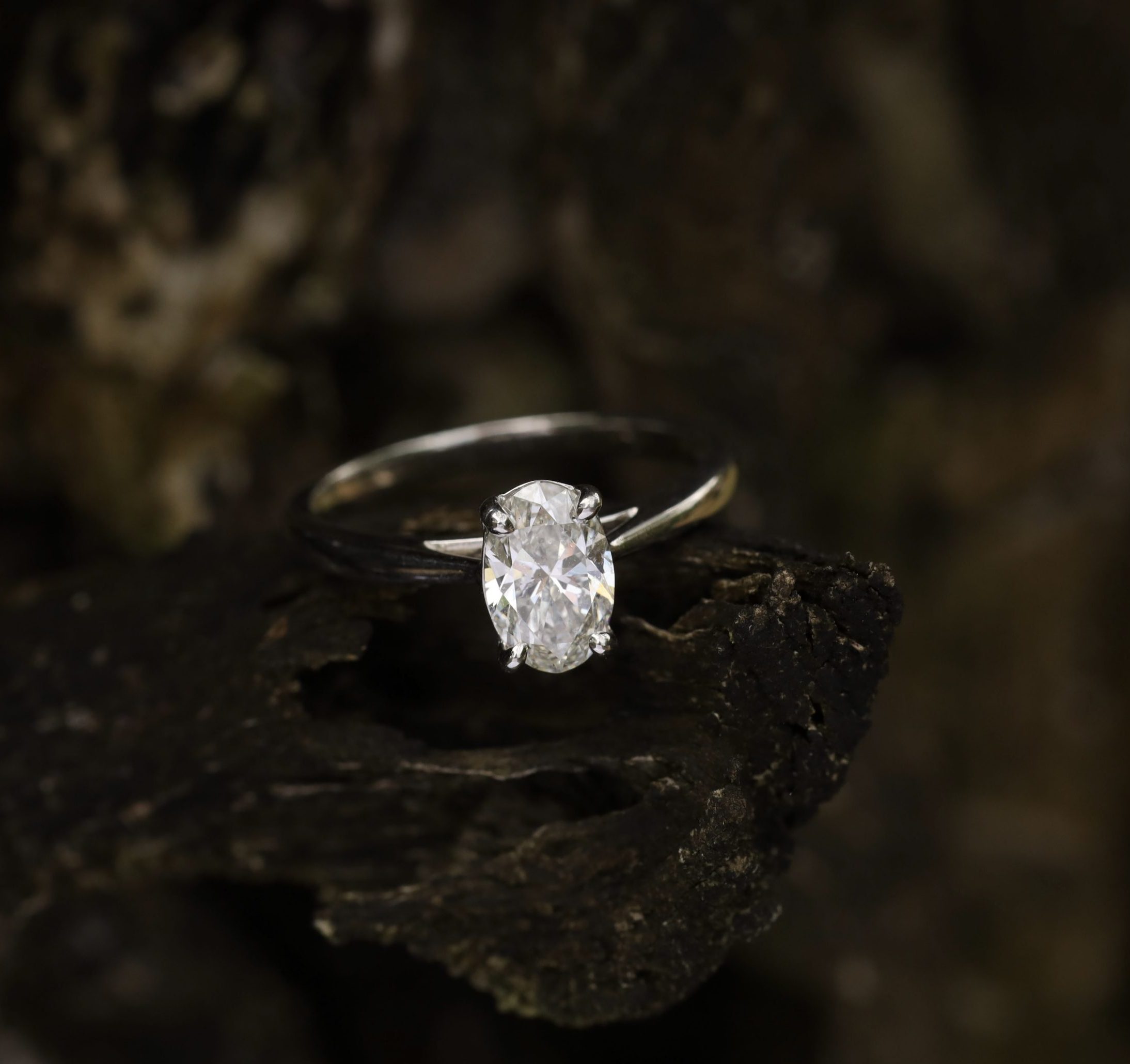 GIA-Certified 1.00 Carat Oval Diamond Engagement Ring PLATINUM ER640